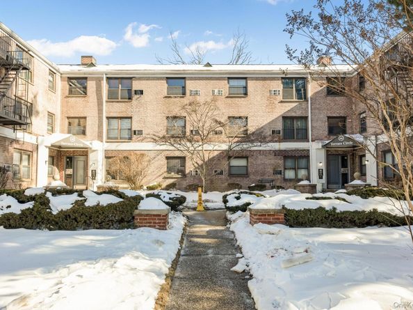 46 Terrace Circle 3F, Great Neck NY 11021
