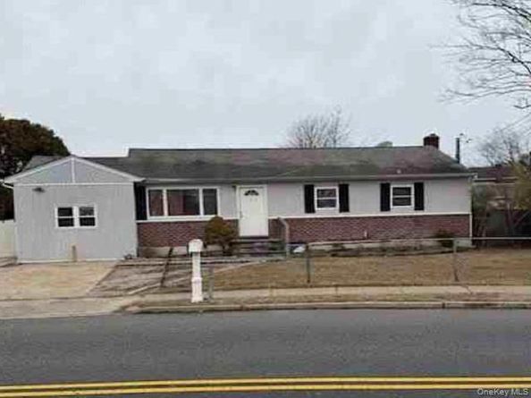 29 Candlewood Road, Bay Shore NY 11706