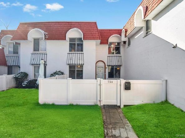 754 Blue Ridge Drive, Medford NY 11763