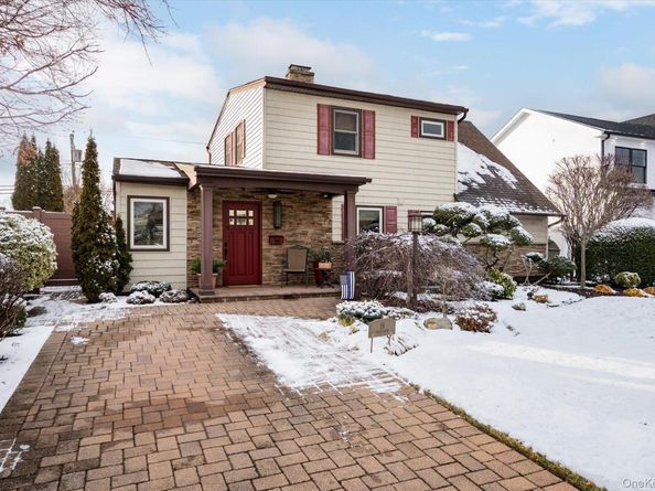 16 Dahlia Lane, Wantagh NY 11793