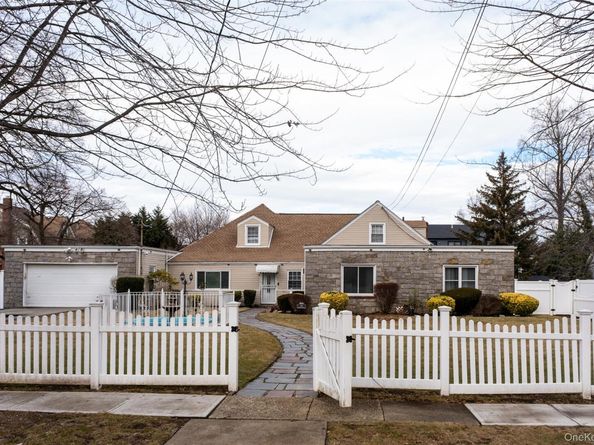 24 Whaley Street, Freeport NY 11520