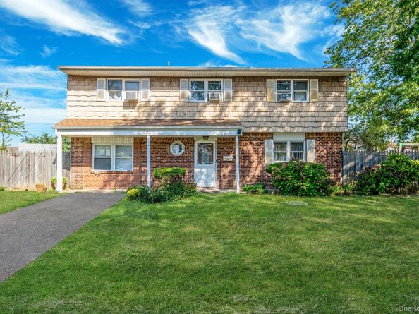 23 Caroline Court, North Babylon NY 11703