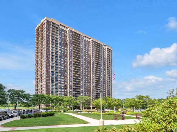 269-10 Grand Central Parkway 8Y, Floral Park NY 11005