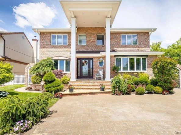 189 Philips Place, Oceanside NY 11572