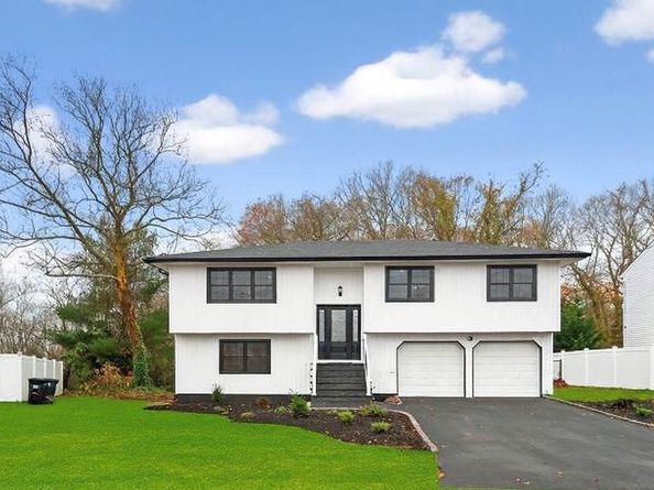 27 Claire Lane, Sayville NY 11782