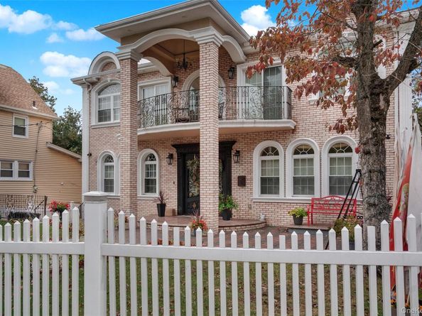 19319 109th Road, Hollis NY 11412