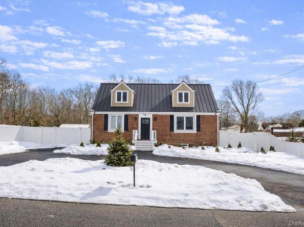 4 Riverside Avenue, Mastic Beach NY 11951