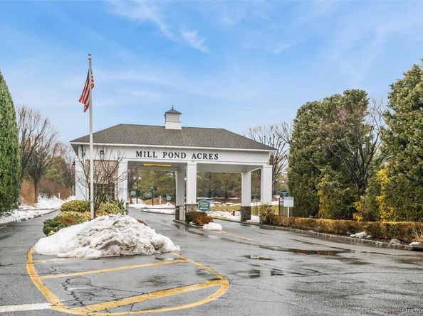 92 Pond View, Port Washington NY 11050