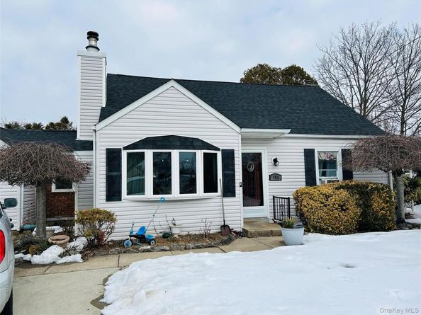 109 Vesper Court, Babylon NY 11702