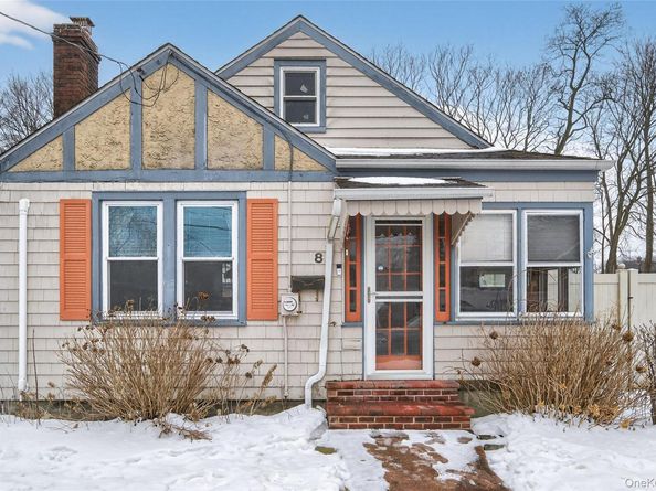 8 Henry Place, Bay Shore NY 11706