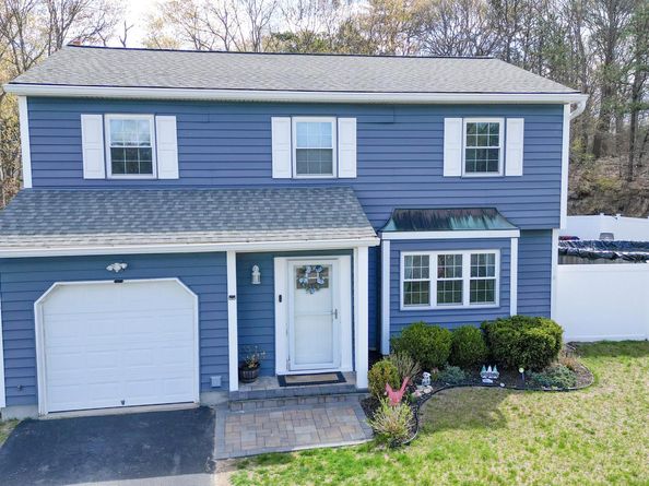45 Roosevelt Avenue, Selden NY 11784