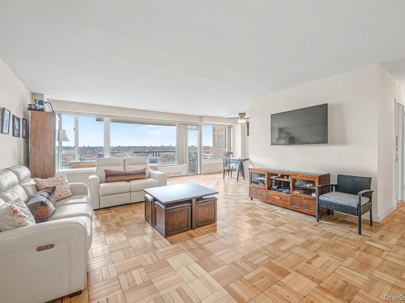 166-25 powells cove blvd 15G, Beechhurst NY 11357