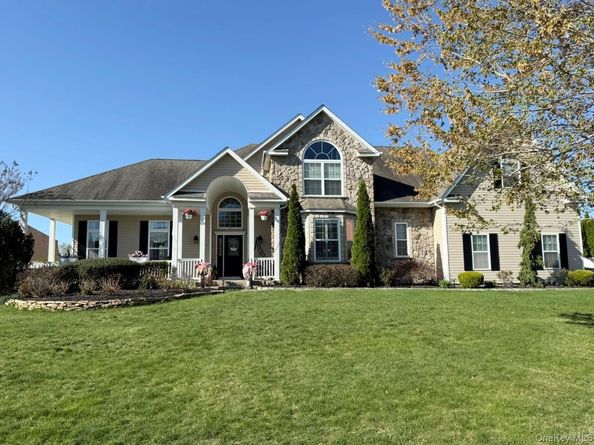 39 Sherwood Drive, Shoreham NY 11786