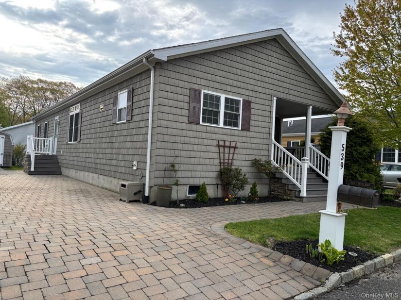 1661 OLD COUNTRY Road 539, Riverhead NY 11901
