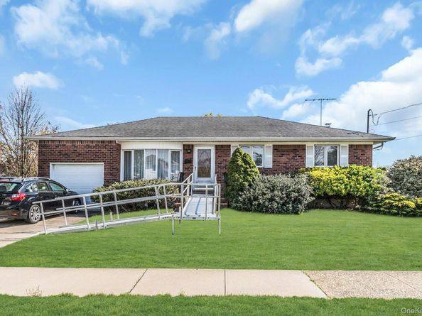 258 N Wisconsin Avenue, North Massapequa NY 11758