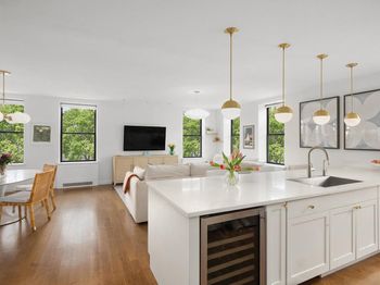478 CENTRAL Park W