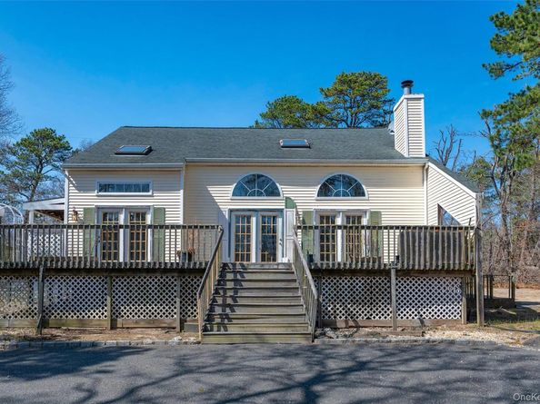 221 E Montauk Highway, Hampton Bays NY 11946