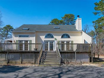221 E Montauk Highway
