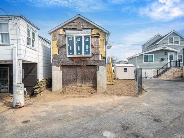 2471 Jackson Avenue, Seaford NY 11783