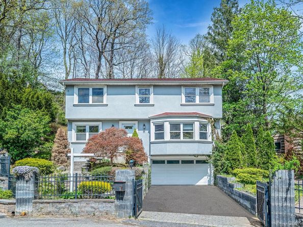 210 Mill Dam Court, Centerport NY 11721