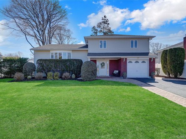 10 Dale Court, Massapequa NY 11758