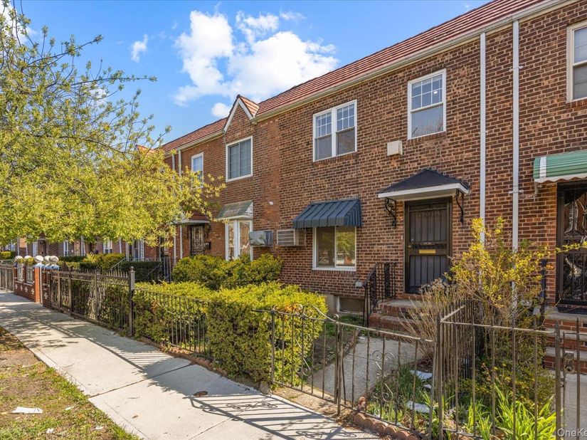 102-39 183 Place, Hollis NY 11423