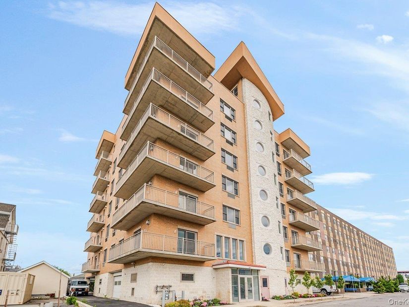 661 W Broadway 402, Long Beach NY 11561