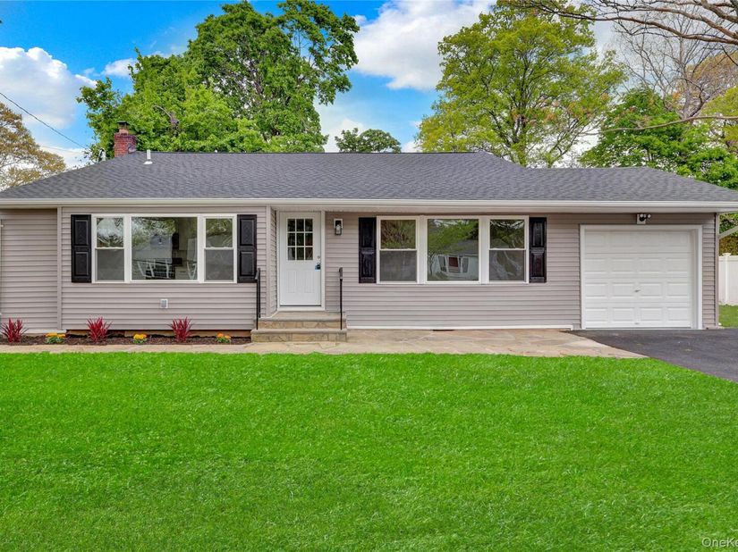 15 Glenwood Lane, Huntington NY 11743