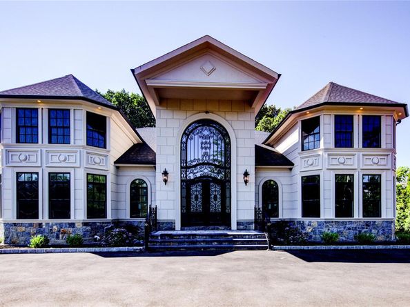 51 Walter Avenue, Hicksville NY 11801