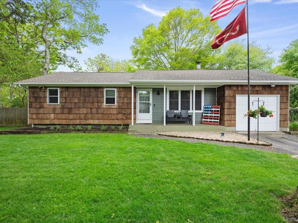 12 Debragga Avenue, East Moriches NY 11940