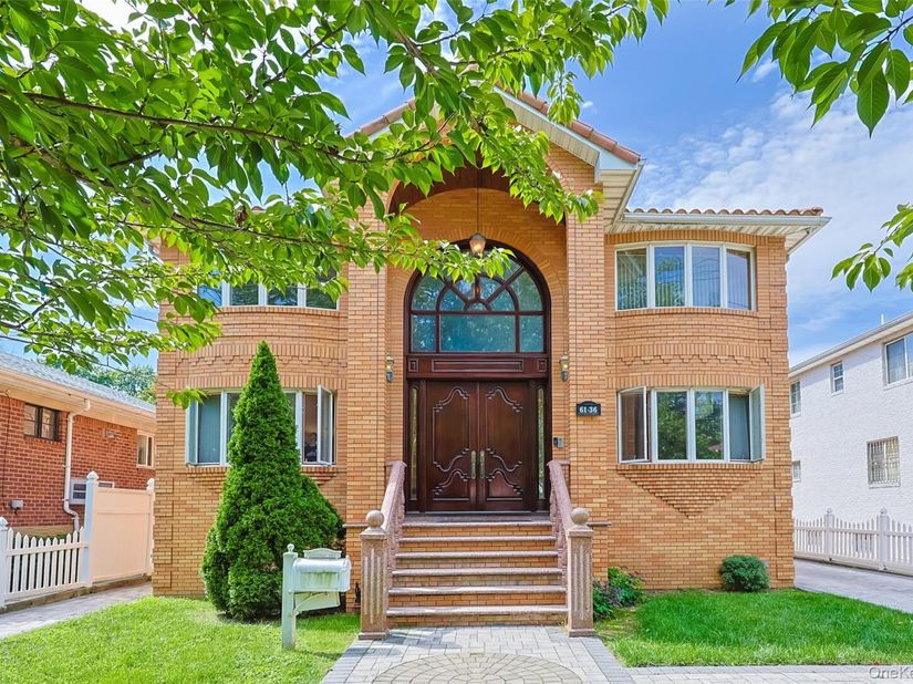 61-36 Cloverdale Boulevard, Oakland Gardens NY 11364