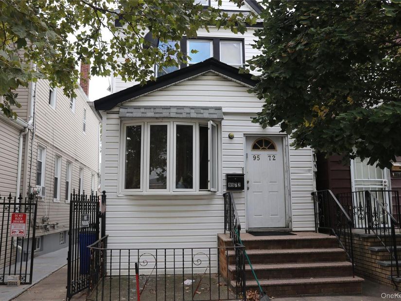9572 115th Street, Richmond Hill NY 11419