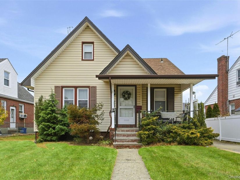 26 Haddon Road, New Hyde Park NY 11040