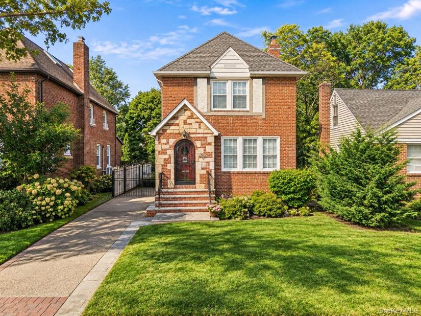 115 Canterbury Gate, Lynbrook NY 11563