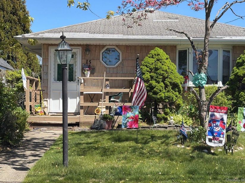 15 E Jackson Avenue, Babylon NY 11702