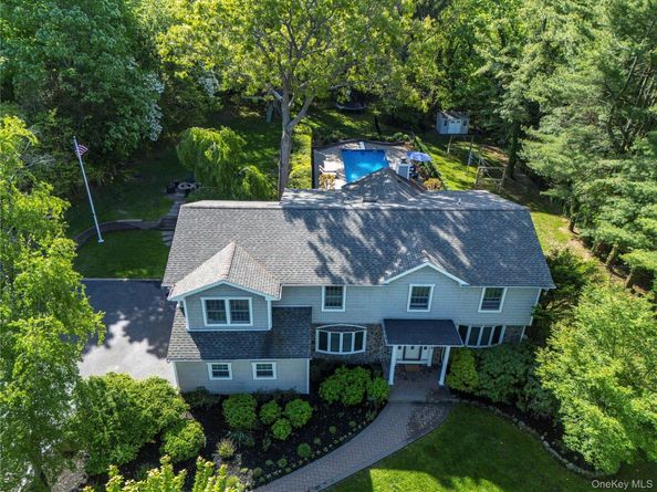 4 Crabapple Court, Mount Sinai NY 11766