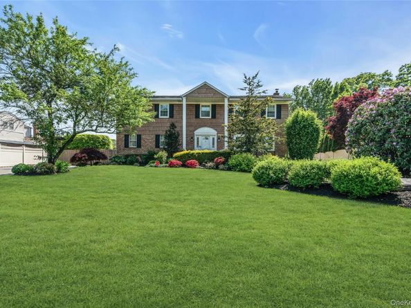 18 Ron Court, Commack NY 11725