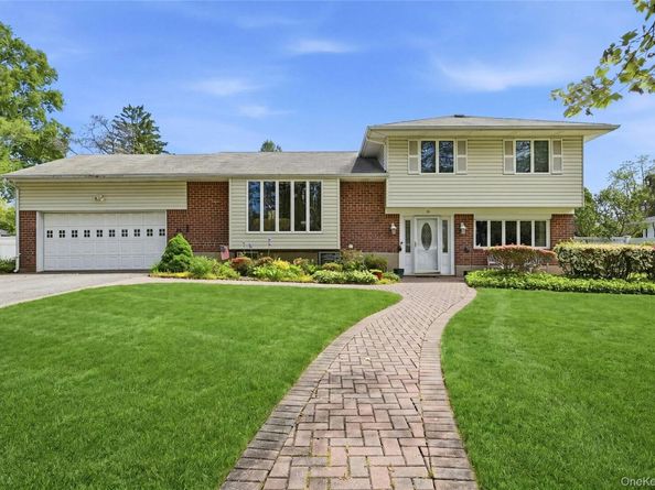 10 Darien Place, East Northport NY 11731