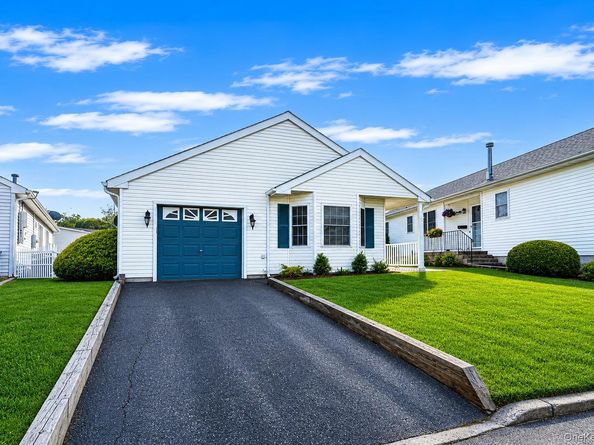 40 Willow Court, Manorville NY 11949