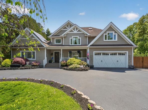 322 Rose Lane, Smithtown NY 11787