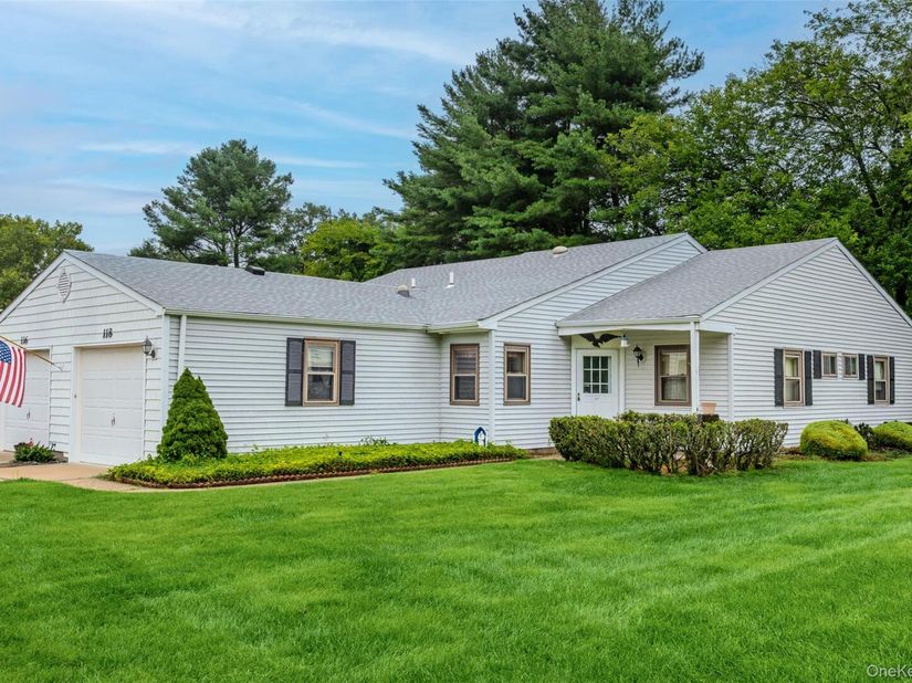 118 Knolls Drive, Stony Brook NY 11790