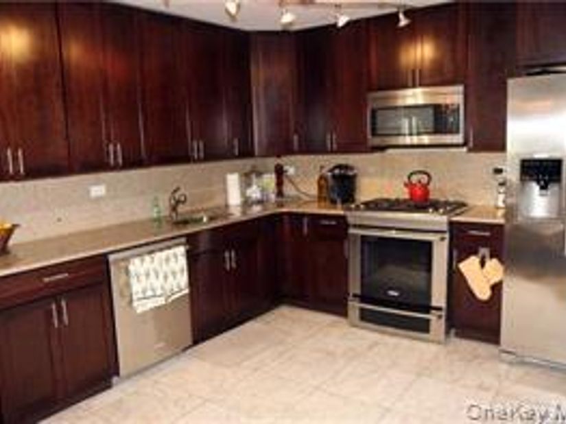 18-05 215 Street 11 K, Bayside NY 11360