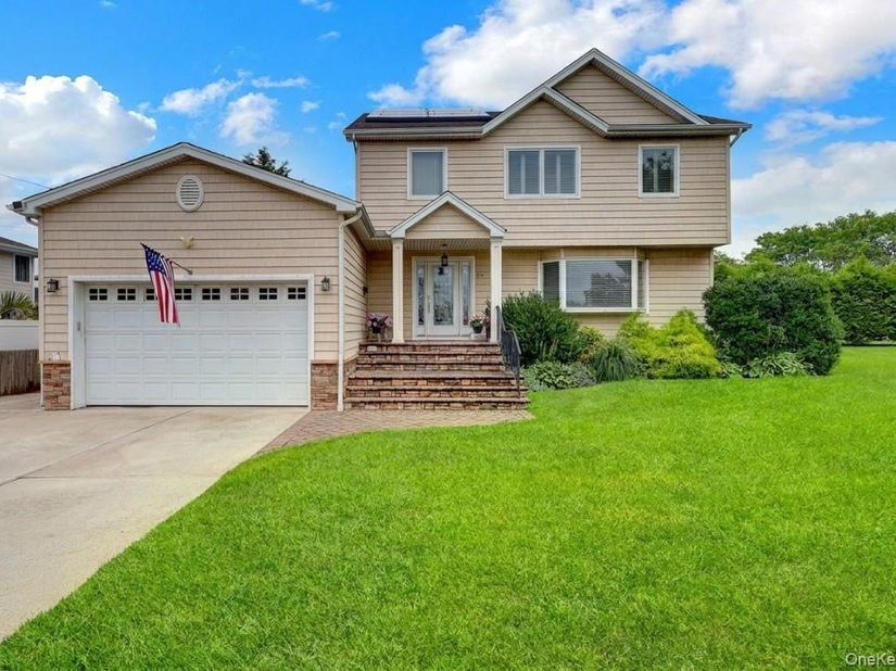 34 Admiral Road, Massapequa NY 11758