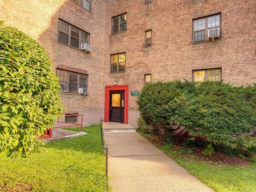 78-35 147th Street 2E, Kew Garden Hills NY 11367