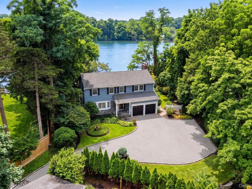 11 Prospect Road, Centerport NY 11721
