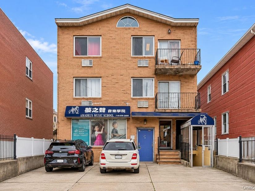 43-07 162 Street, Flushing NY 11358