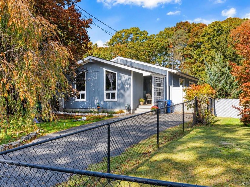 143 Meadowmere, Mastic NY 11950