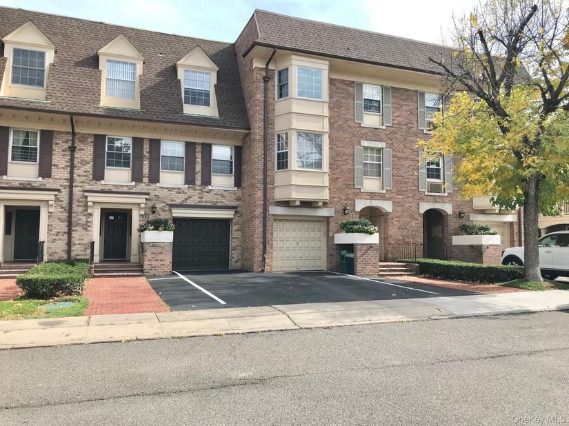 12-31 Robin Lane Triplex, 1st Floor, Bayside NY 11360