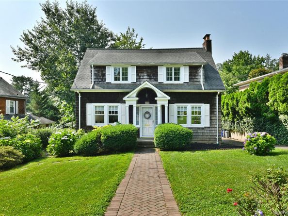308 38th Road, Douglaston NY 11363