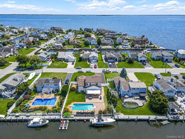 511 Devon Place, West Islip NY 11795